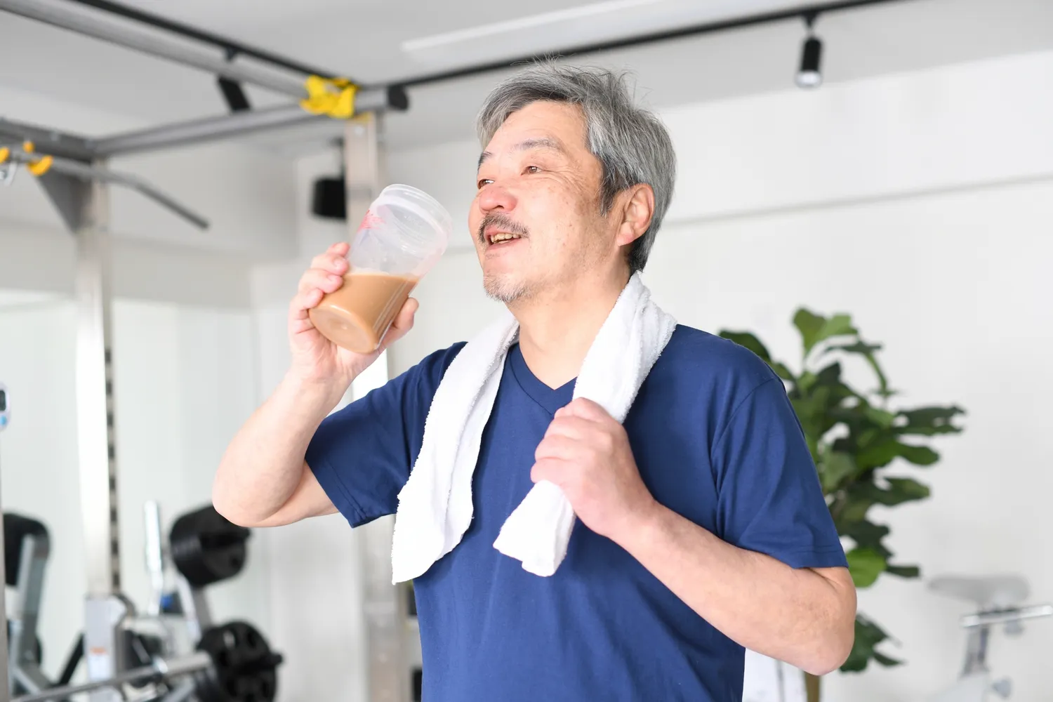 高齢者がたんぱく質を摂るにはプロテインが効果的!