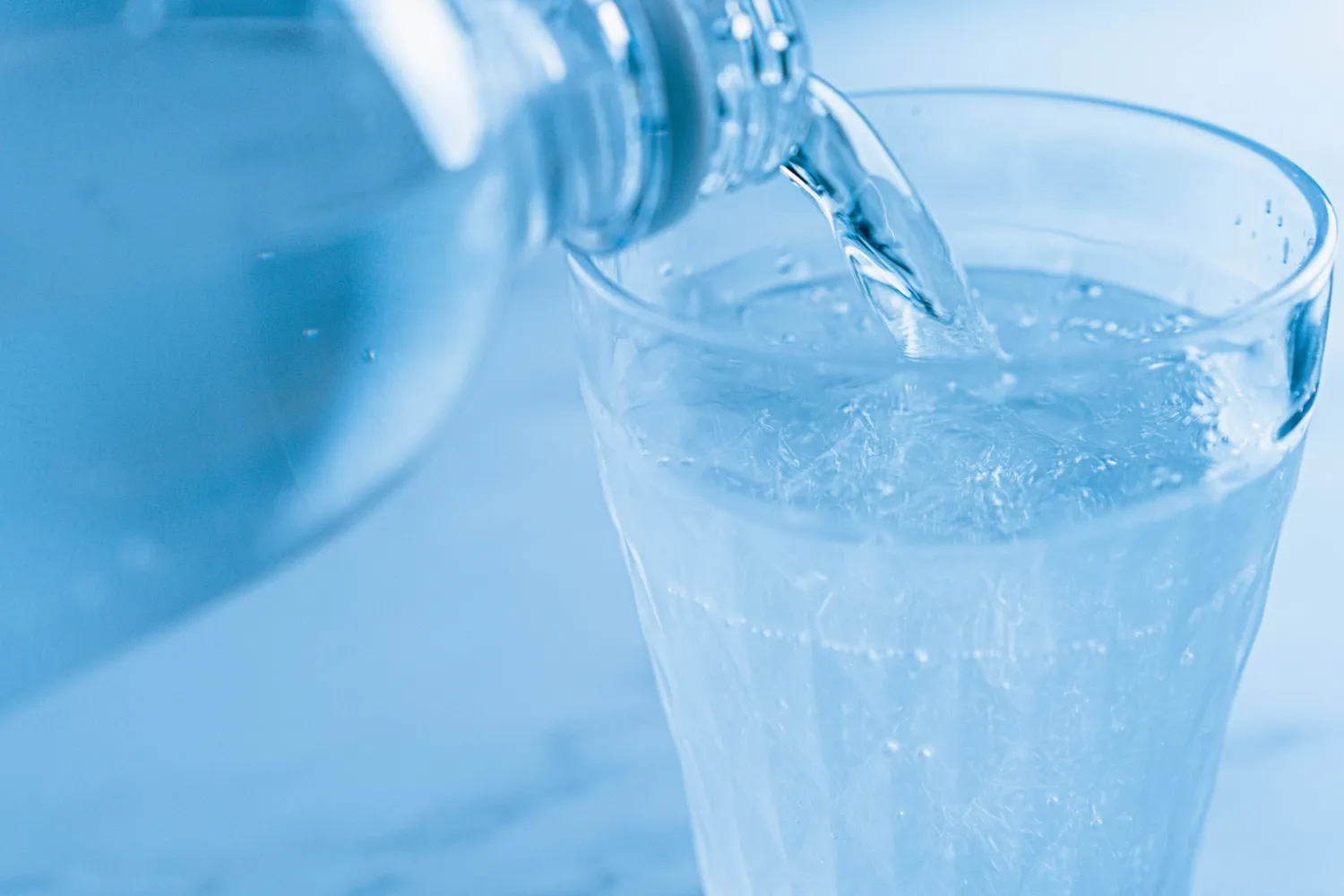 クリアプロテインのおすすめの飲み方:炭酸水で割る